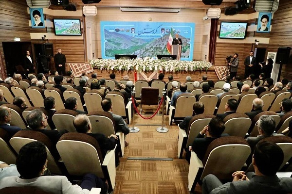 نشست فرهیختگان، فعالان اجتماعی و فرهنگی استان کردستان با رئیس جمهور نشست فرهیختگان، فعالان اجتماعی و فرهنگی استان کردستان با رئیس جمهور