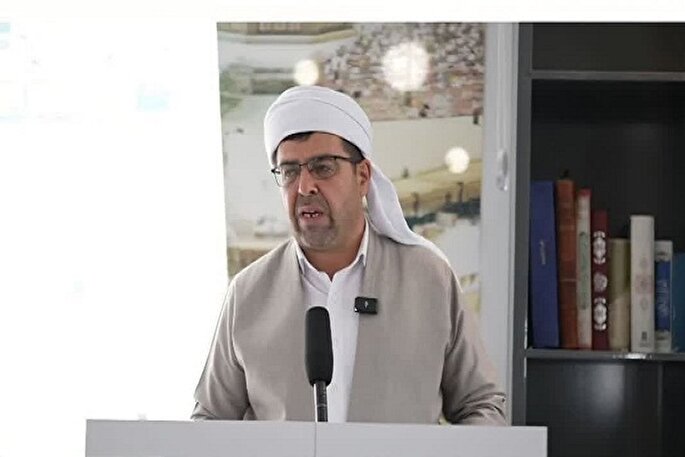 اسلام به زن باکرامت و دارای حقوق برابر با مردان نگاه می‌کند