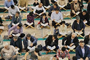 Mese Ramadan - Recitazione collettiva del Corano in mausoleo di Fatima Masumah a Qom