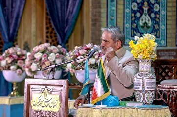 Em Fotos: Mesquita de Jamkaran Sedia Sessão de Recitação do Alcorão na Semana de Defesa Sagrada