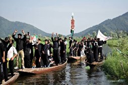 Акс | Азодории суннатӣ дар қайиқҳо дар Кашмир