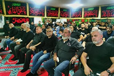 Almanya’nın Göttingen kentinde İmam Hüseyin için matem merasimi çadırı kuruldu