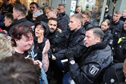 Almanya’da polis Filistin’e destek eylemine katılanlara sert müdahalede bulundu