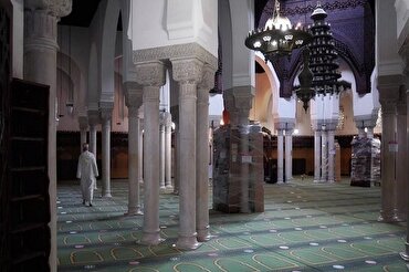 法国一座清真寺在五个月后重新开放
