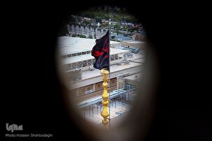 在马苏梅陵园和贾穆克兰清真寺升起黑旗